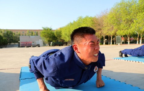 赛艇半决赛，三湘海豚队与东海铁骑队逆转，体能对抗拉满！主场山呼海啸