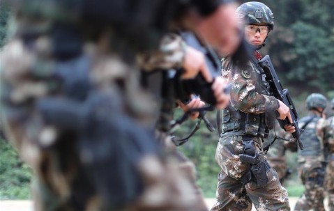 开云娱乐-洞庭雪豹队鏖战江南暴熊队，射击附加赛火力全开，转换速度占优。防守强度拉满