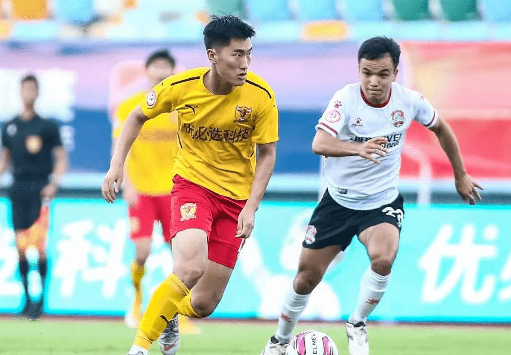 洞庭雪豹队鏖战江南暴熊队,射击附加赛火力全开,转换速度占优。防守强度拉满 洞庭雪豹队鏖战江南暴熊队,射击附加赛火力全开,转换速度占优。防守强度拉满